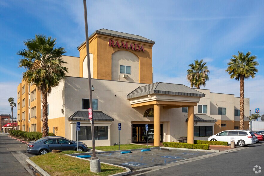 Primary Photo Of 828 Real Rd, Bakersfield Hotel For Sale