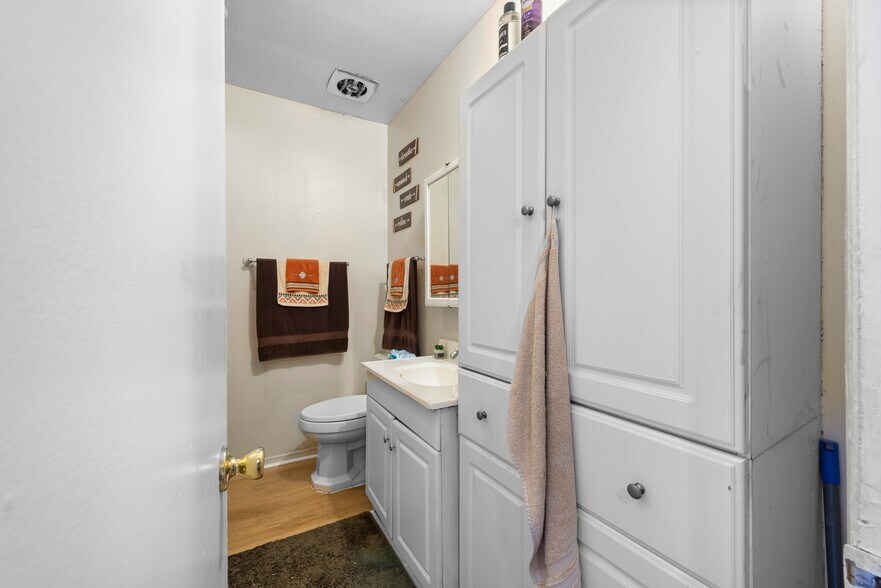 More Photos Of 2325 S Ridgeley Dr, Los Angeles Apartments For Sale