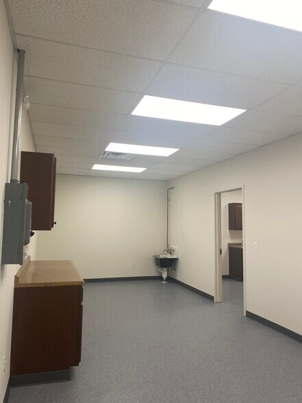 More Photos Of 1320 Lincoln Ave, Holbrook Warehouse For Lease