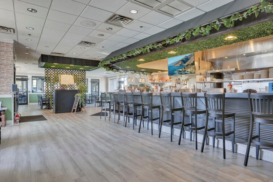 More Photos Of 1122 Hebron Rd, Heath Restaurant For Sale