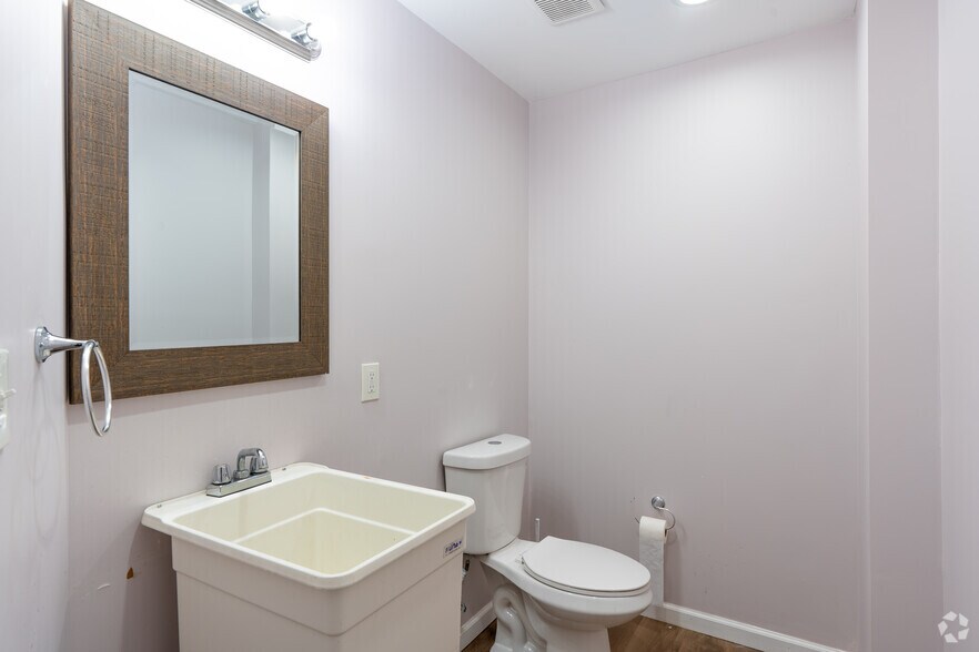 More Photos Of 2446-50 Germantown Ave, Philadelphia Flex For Sale