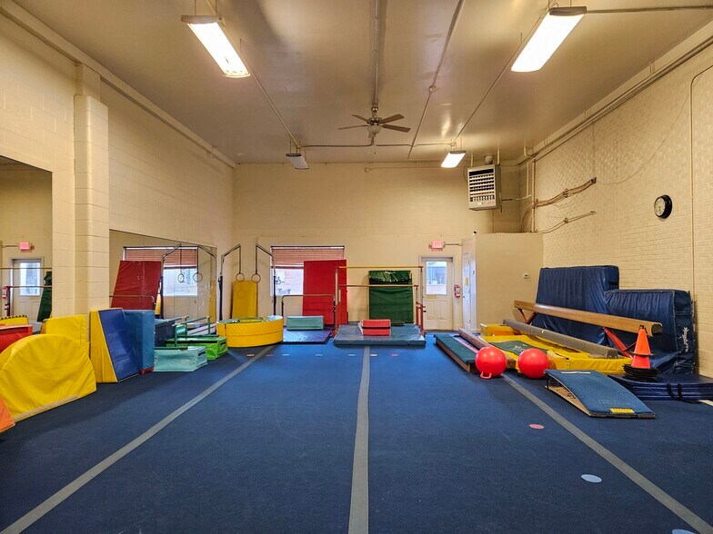 More Photos Of 815 N 1st Ave, Great Falls Auto Dealership For Lease