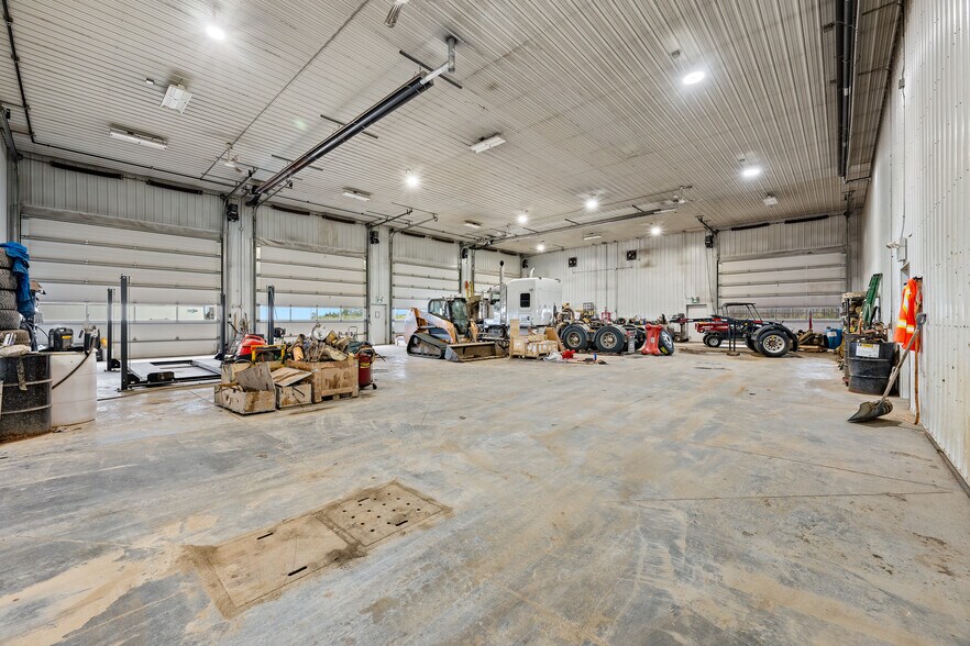 More Photos Of 3807 9th St, Lloydminster Warehouse For Sale