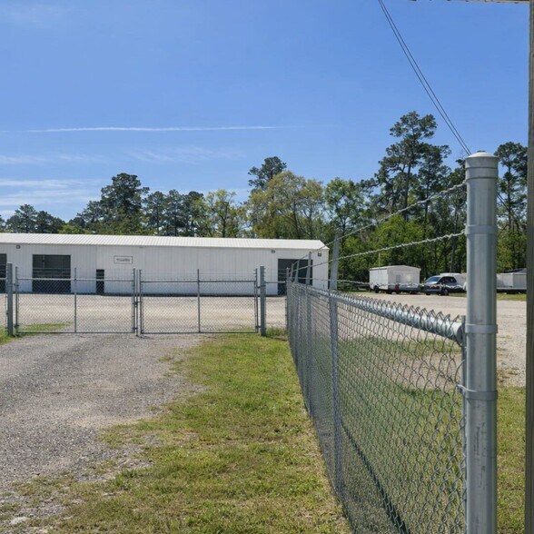 Primary Photo Of 13046 Highway 105 E, Conroe Warehouse For Lease