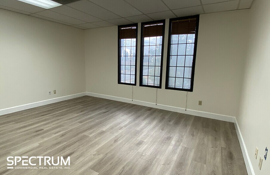 More Photos Of 15600 Devonshire St, Granada Hills Office For Lease