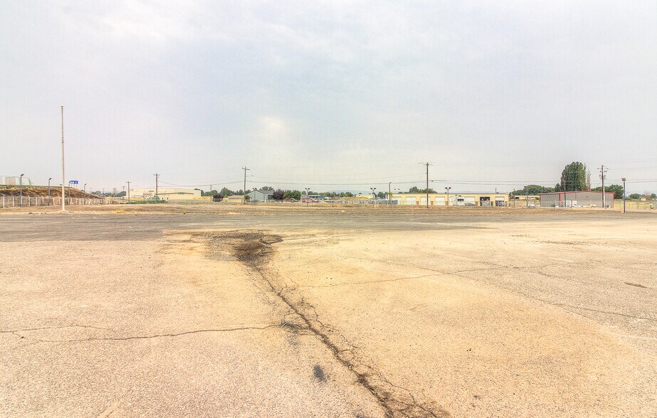 More Photos Of 501 Stover Rd, Grandview Industrial For Sale
