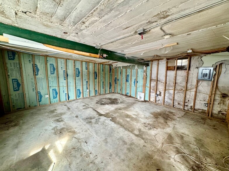 More Photos Of 110 Main St, Kingston Office For Sale