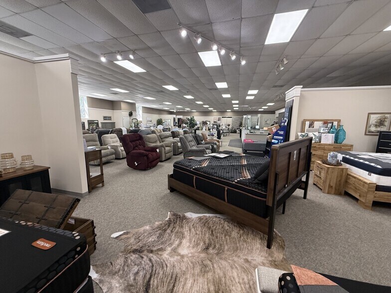 More Photos Of 21 Main St, Titusville General Retail For Sale