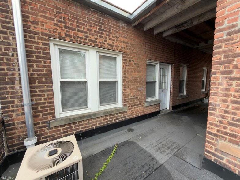 More Photos Of 17020 Madison Ave, Lakewood Flex For Sale