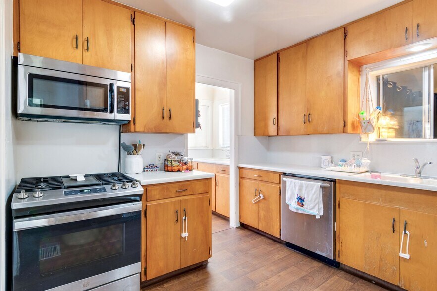 More Photos Of 1317 Crafton Ave, Mentone Office For Sale