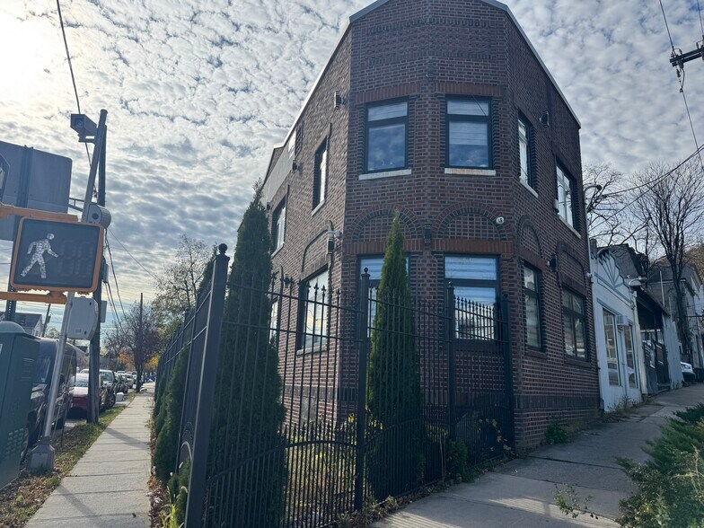 Primary Photo Of 174 Targee St, Staten Island Office For Lease