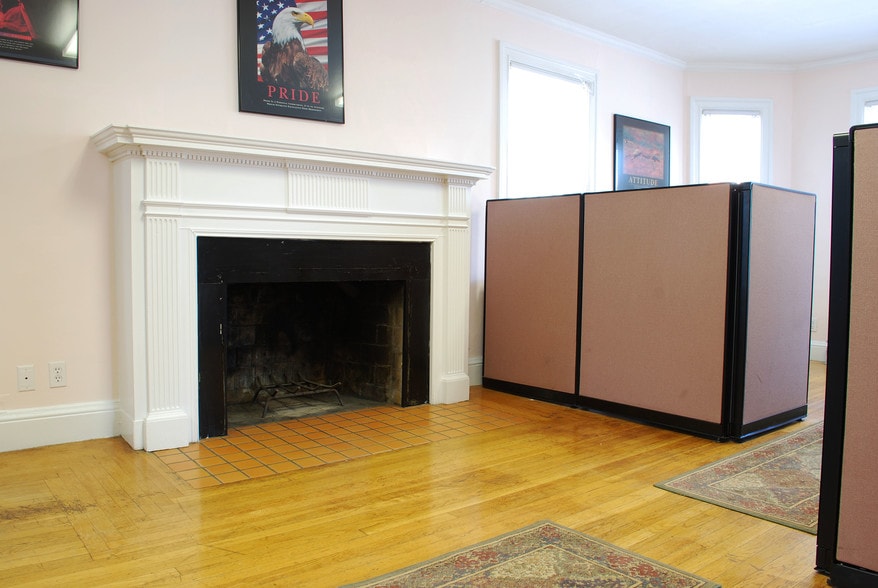 More Photos Of 872 Park Ave, Cranston Office Residential For Lease