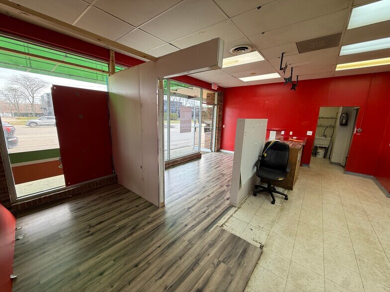 More Photos Of 31779-31799 Middlebelt Rd, Farmington Hills Restaurant For Lease