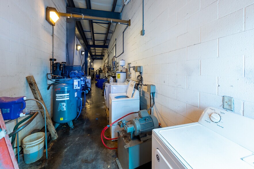 More Photos Of 8090 Gladiolus Dr, Fort Myers Carwash For Sale
