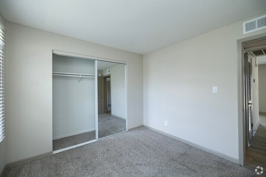 More Photos Of 6900 Concord Dr, Tampa Apartments For Sale