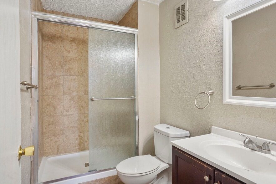 More Photos Of 1945 N Peoria St, Aurora Apartments For Sale