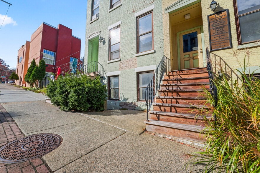 More Photos Of 132-134 S Swan St, Albany Office Residential For Sale