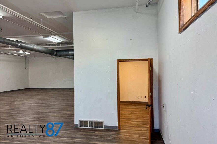 More Photos Of 266 Blairs Ferry Rd NE, Cedar Rapids Storefront For Lease