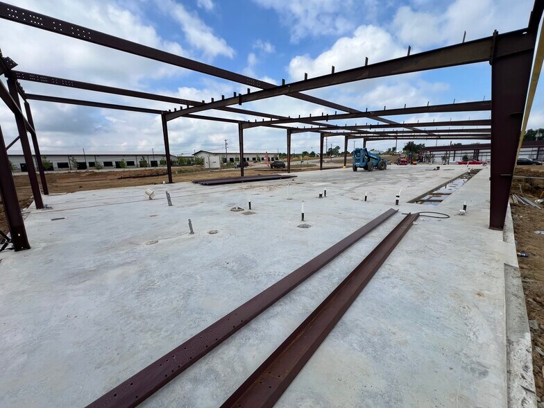 More Photos Of 6815 Rendon Bloodworth Rd, Fort Worth Storefront For Lease