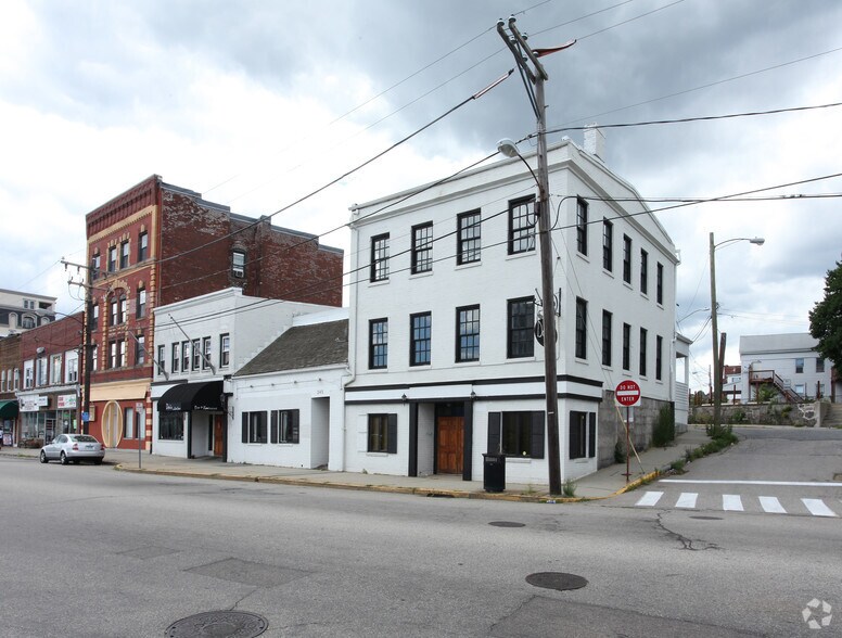 More Photos Of 341-347 Bank St, New London Storefront Retail Residential For Lease