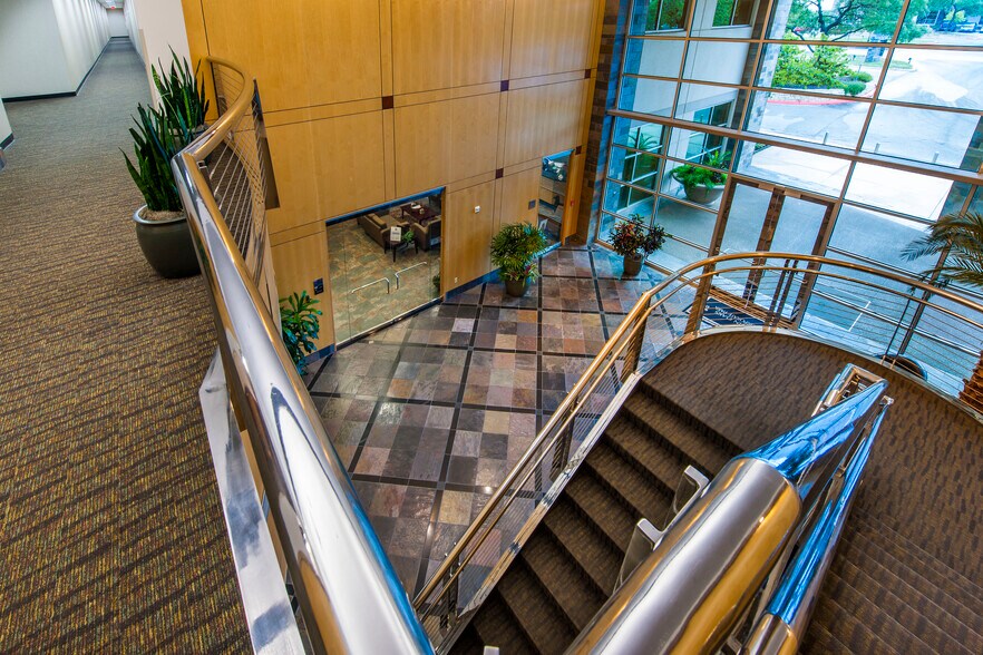 More Photos Of 211 N Loop 1604 E, San Antonio Office For Lease