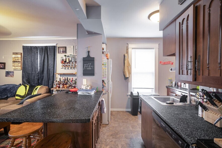 More Photos Of 931 16th St S, La Crosse Storefront Retail Residential For Sale