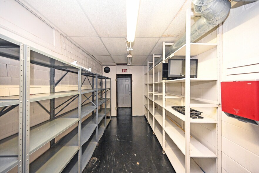 More Photos Of 6999 Colerain Ave, Cincinnati Storefront Retail Office For Lease