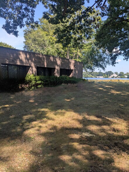 More Photos Of 2526 Bypass Rd, Elkhart Office For Lease