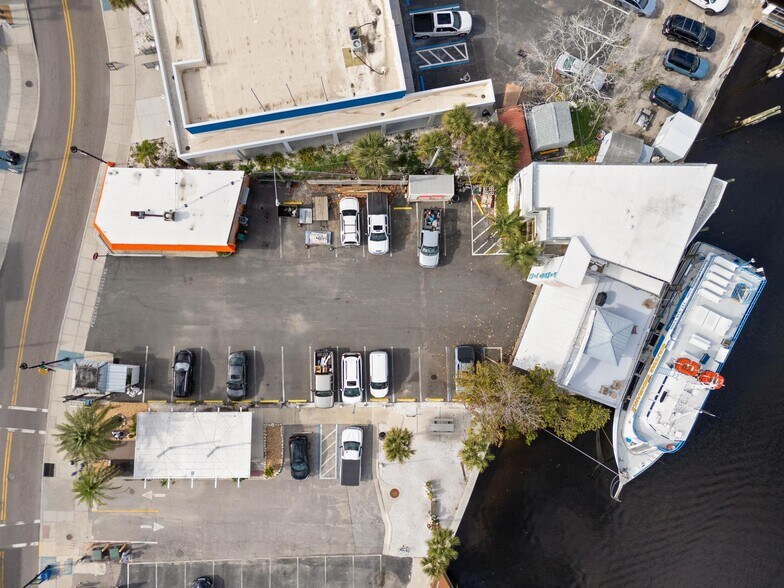 More Photos Of 810 Dodecanese Blvd, Tarpon Springs Marina For Sale