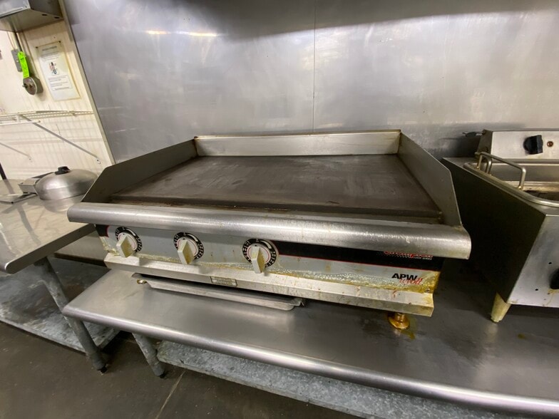 More Photos Of 215 S Washington Ave, Walnut Grove Restaurant For Sale