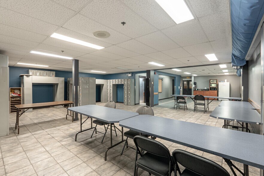 More Photos Of 60 Rue Sheard, Coaticook Industrial For Sale