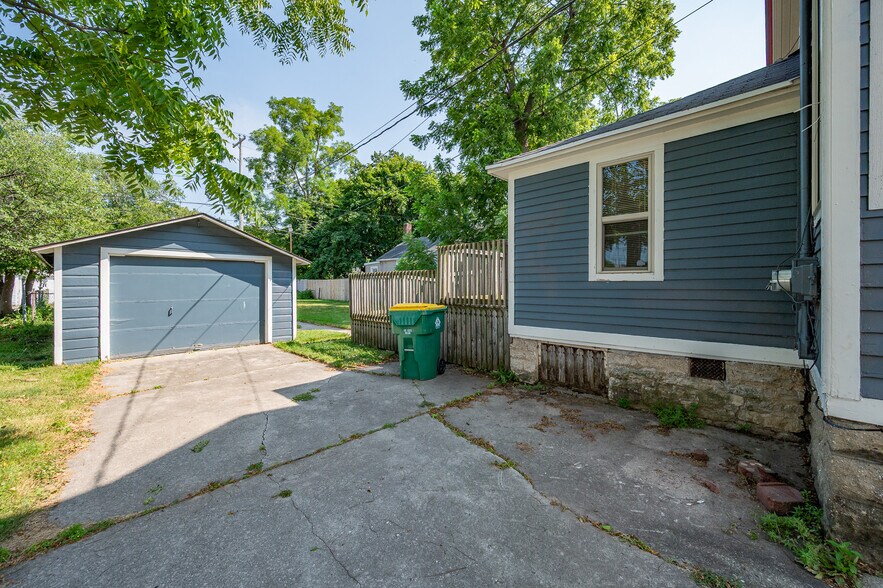 More Photos Of 125 S Quincy St, Green Bay Office For Sale