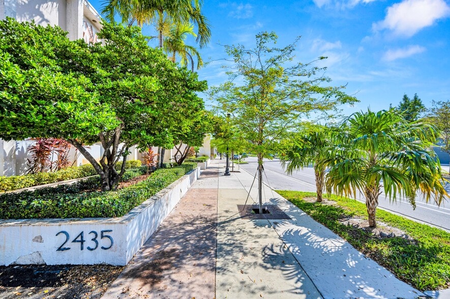 More Photos Of 2435 Hollywood Blvd, Hollywood Medical For Sale