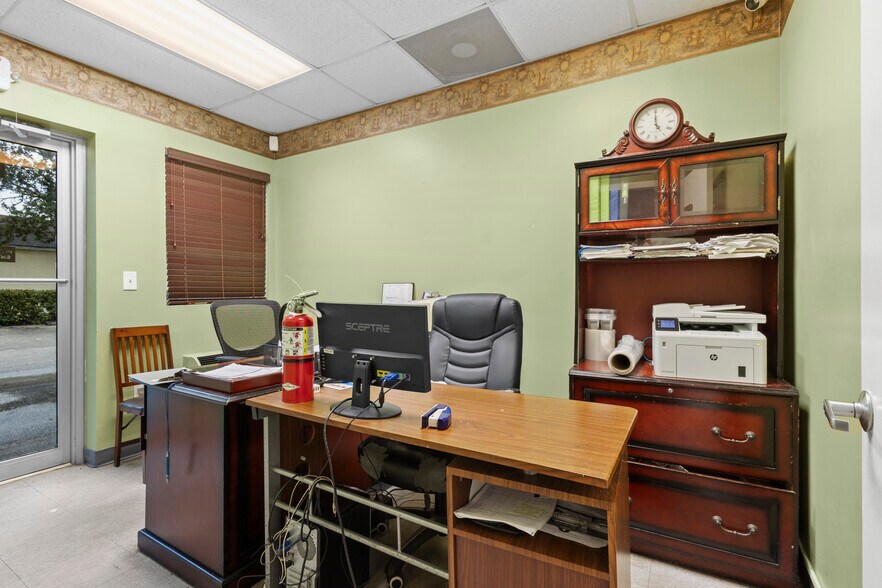 More Photos Of 1250-1264 SW Biltmore St, Port Saint Lucie Warehouse For Sale