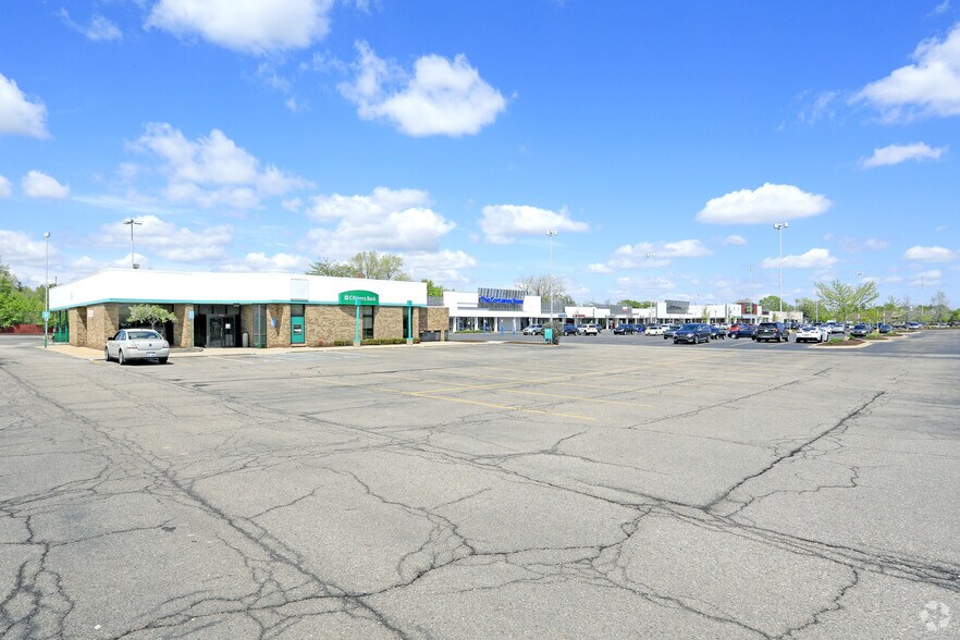 More Photos Of 731-931 E Big Beaver Road, Troy Unknown For Lease