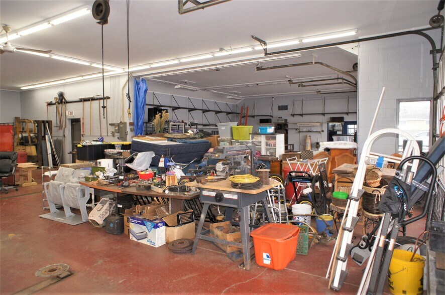 More Photos Of 4632 Lake Shore Rd, Hamburg Auto Repair For Sale