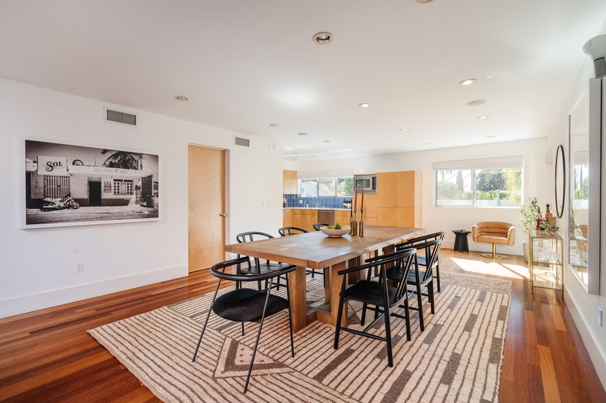 More Photos Of 1320 Abbot Kinney Blvd, Venice Loft Creative Space For Sale