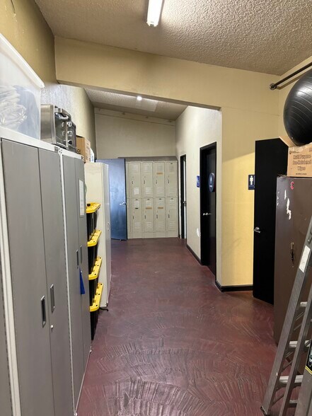 More Photos Of 323-327 W Canal Dr, Turlock Freestanding For Sale