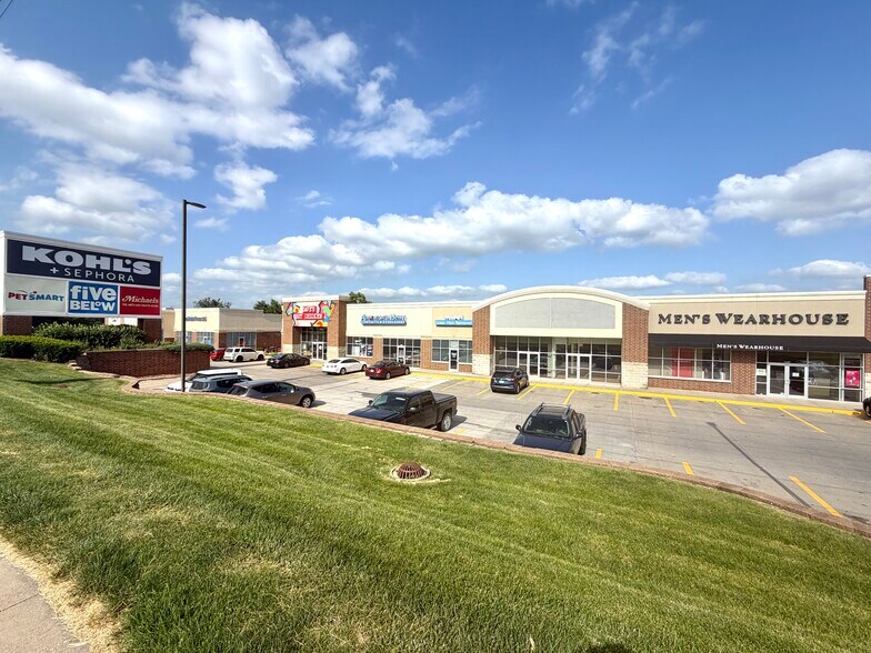 More Photos Of 1805 SE Delaware Ave, Ankeny General Retail For Lease