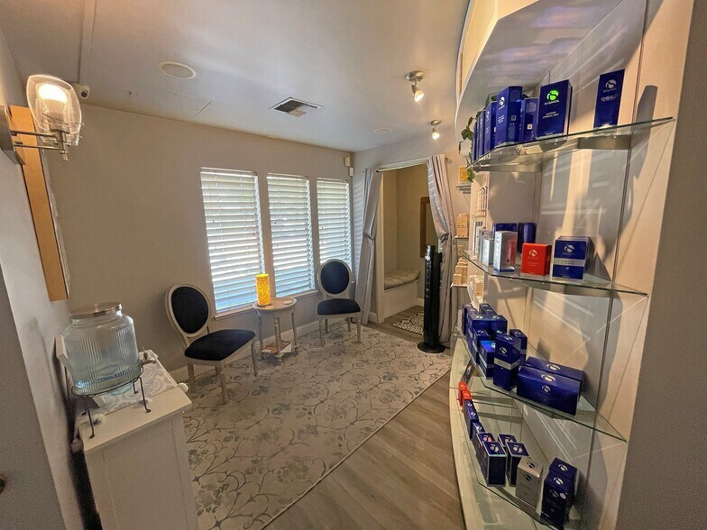 More Photos Of 3175 Riverside Blvd, Sacramento Office For Sale