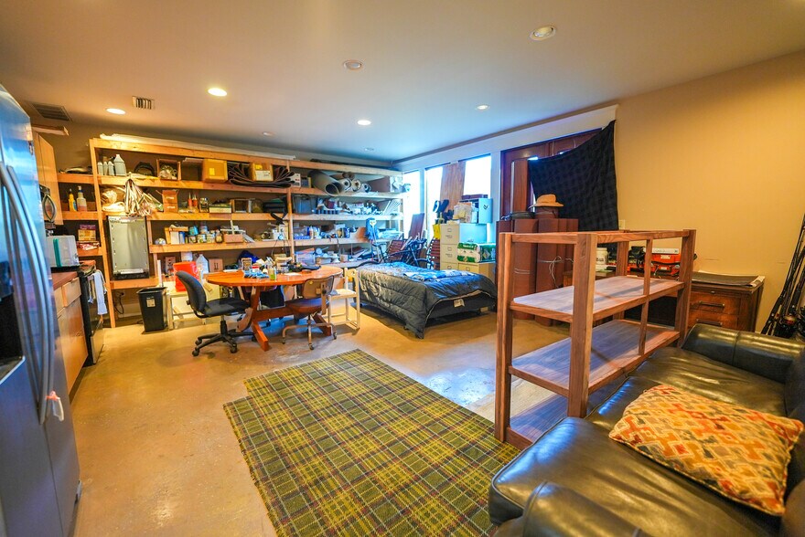 More Photos Of 7800 County Road 24, Fairhope Showroom For Sale