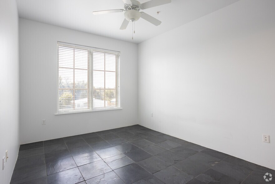 More Photos Of 433 W New England Ave, Winter Park Apartments For Lease