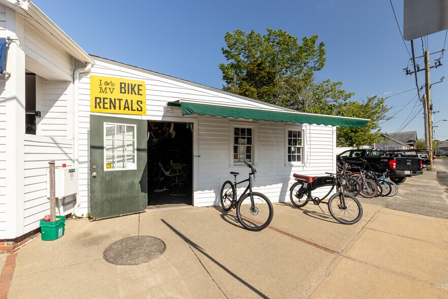 More Photos Of 4 Lagoon Pond Rd, Vineyard Haven General Retail For Sale