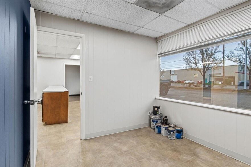 More Photos Of 890 N Main St, Independence Warehouse For Sale