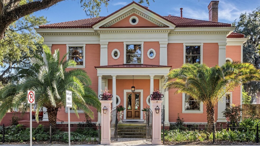 More Photos Of 119 E 37th St, Savannah Restaurant For Sale