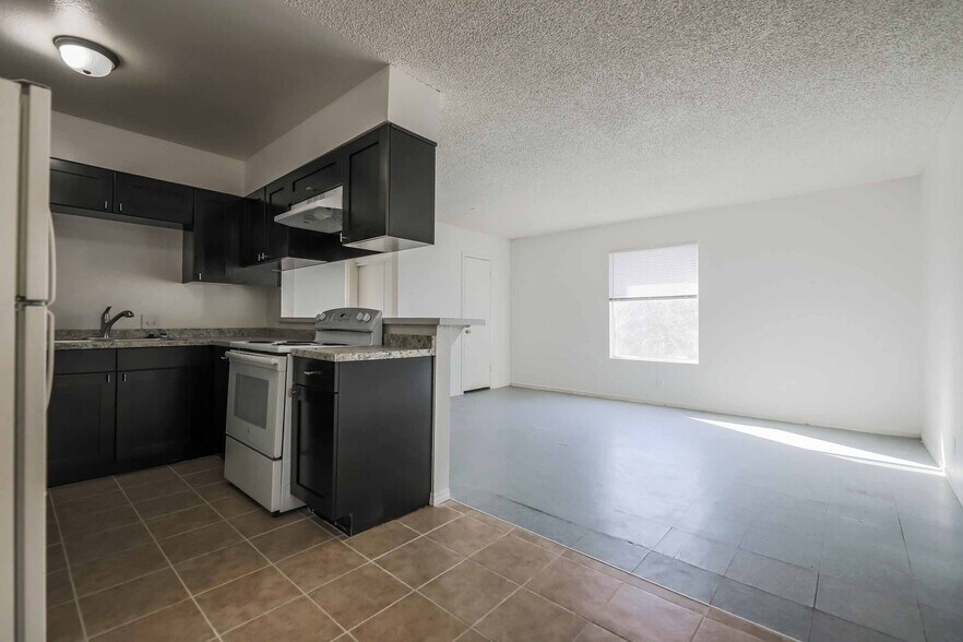 Primary Photo Of 1400 E Mesquite Ave, Las Vegas Apartments For Sale