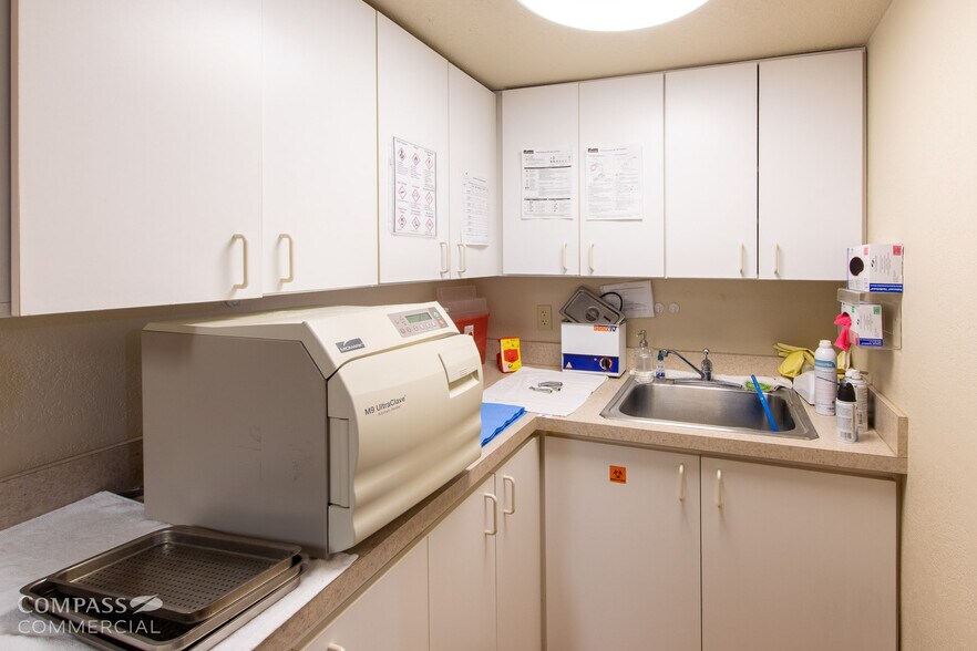 More Photos Of 207 NW 6th St, Redmond Medical For Sale