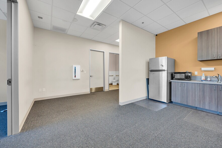 More Photos Of 23320 N 18th Dr, Phoenix Warehouse For Sale