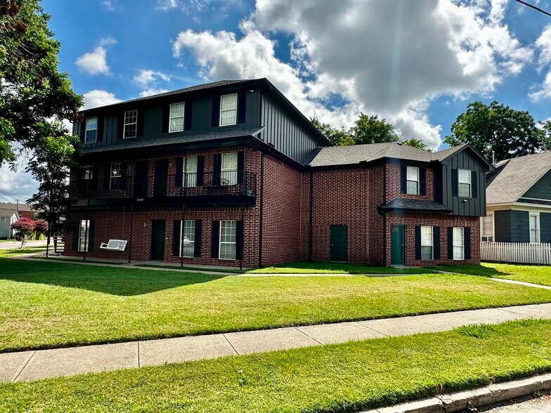 Primary Photo Of 1902 S 8th St, Waco Multifamily For Sale