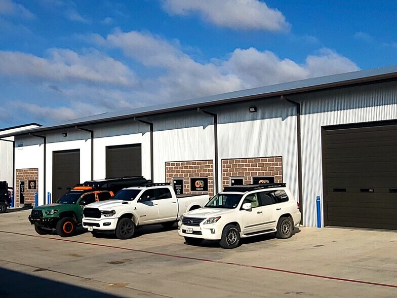 More Photos Of 13029 Harmon Rd, Fort Worth Unknown For Lease